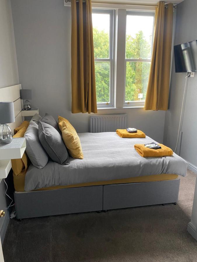 Hall Park Hotel Self Check In Уоркингтън Екстериор снимка
